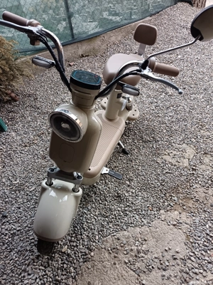 Vând Scuter electric RGB paris schimb cu IPhone 