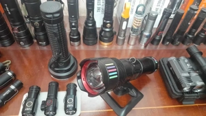 Lanterne de mare putere cu zoom acumulator incarcare usb raza 100-1500 metri , noi la cutie