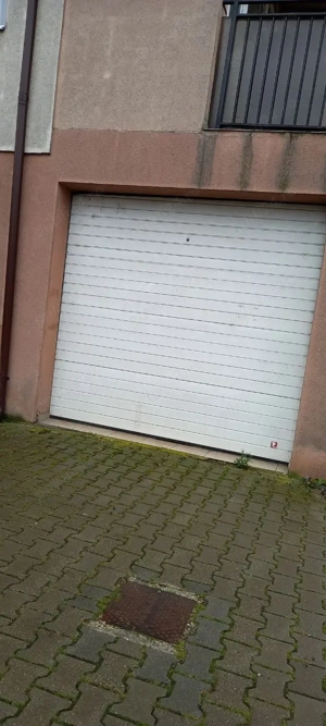 Inchiriez Garaj Telecomandă zona Supravegheata Video Acces Securiz. Cart. Dambu-Utilități Incluse! 