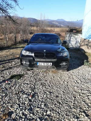 BMW X6 doua la număr 