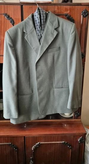 Vand costume pt barbatii 