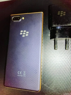 Vând Blackberry Key 2 difuzor media defect.