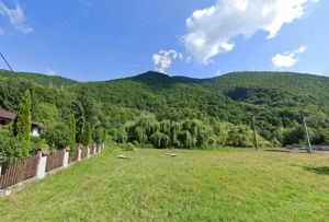Vand teren in Retezat, 1260 mp, zona Raul Mare, intre pensiuni si case de vacanta