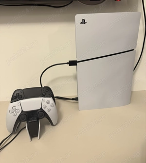 Vând consolă PS5, controlere și stație de încărcare 