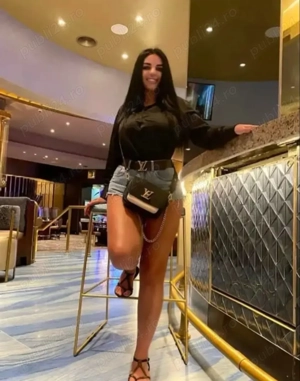 28 de ani bruneta cu forme rubinsiene 