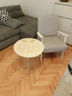 Masuta de cafea din lemn si rasina, diametru 50 cm. 