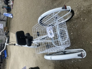 Vand triciclu absolut nou