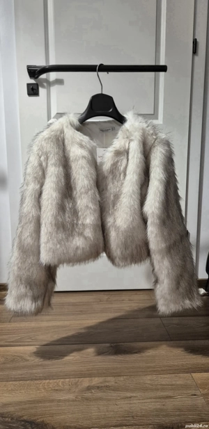 Jachetă scurtă din blană artificială