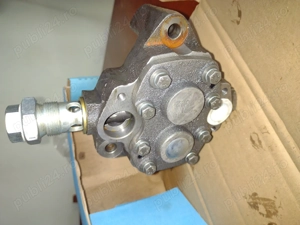 Pompa ungere tractor - imagine 3