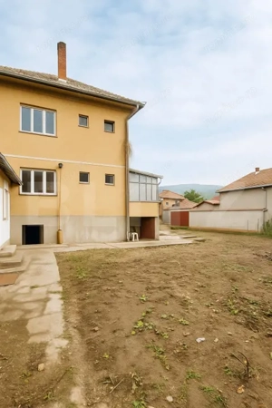  Casă pentru familie, cu curte mare și ieșire la râu in Cugir