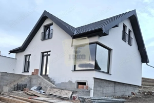 Casa cu 4 camere 2 bai 180 mpu in zona Sura Mare