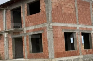 Casa cu 3 dormitoare, semifinisata, teren 400 mp, cartier Izvor - Târlungeni