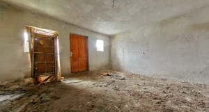 Casă cu potențial, teren generos de 1.440 mp   Secusigiu, Arad - imagine 3