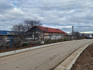 Se oferă spre vânzare / închiriere clădire cu spațiu comercial - imagine 3