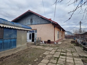 Se oferă spre vânzare / închiriere clădire cu spațiu comercial - imagine 10