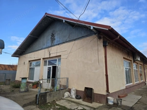 Se oferă spre vânzare / închiriere clădire cu spațiu comercial - imagine 8