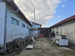 Se oferă spre vânzare / închiriere clădire cu spațiu comercial - imagine 9