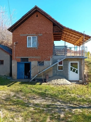 vand cabana cu beci in loc. Zauan