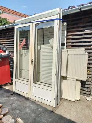 Vând giamuri și uși termopan.