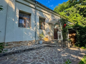 Spre Vânzare Proprietate remarcabilă cu 6 camere în inima Iașului !