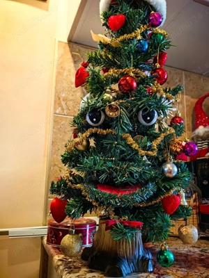 Brad artificial cantaret ochi fosforescenti melodii vintage