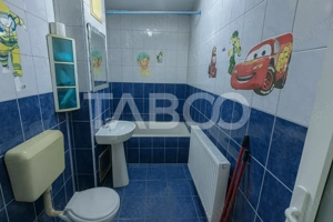 Apartament 2 camere 54mpu decomandat pivnita balcon Vasile Aaron Sibiu - imagine 2