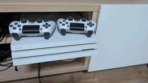 Vand PS4 Pro Modat cu doua manete originale