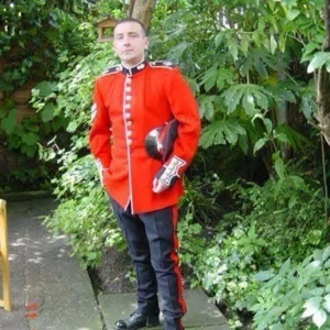 Caut o drăgălașă să ne bucurăm de viață . Fac eu cinste cu o masă , cafea etc 