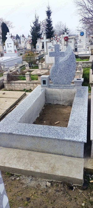 Vând loc de veci in cimitirul Sf Lazar Galați 