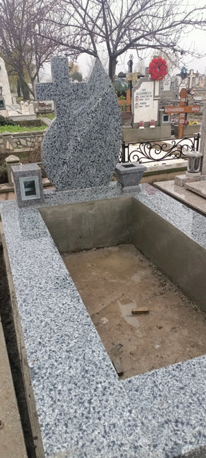 Vând loc de veci in cimitirul Sf Lazar Galați  - imagine 2