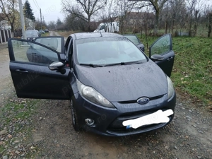 Vând Ford Fiesta 1,2 benzină - imagine 2