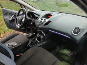 Vând Ford Fiesta 1,2 benzină - imagine 5