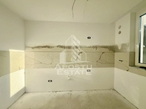 DE VANZARE Apartament doua camere cu pozitie excelenta - imagine 3