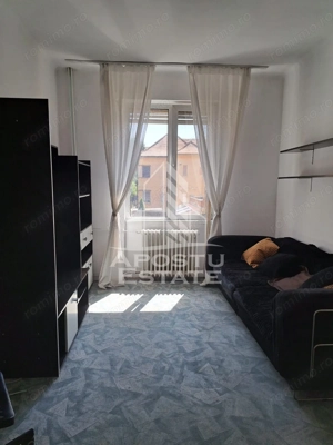 Apartament 2 camere, semidecomandat, zona Centrala - imagine 2