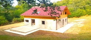 Casă lângă pădure, în zonă verde și liniștită   Iedera de Sus (Moreni), Dâmbovița