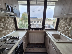 Vânzare apartament 2 camere transformat în 3, etaj 1, strada Comuna din Paris