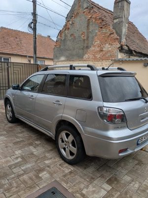 Mitsubishi Outlander Dakar Edition_4x4 ,Automat ,Benzina ,2,4 cmc ,163CP. - imagine 3