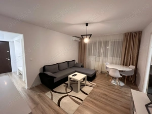Inchiriez apartament Zona Dacia, 2 camere, semidecomandat, mobilat si utilat, etaj 4 4, supraf. 44mp