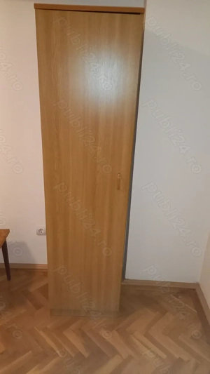 Vand dulap cu 1 usa, stare f buna, cu 1 etajera interior,spațiu și pt umerașe,culoare deschisa natur