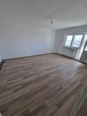 KM 5-garsoniera in bloc de apartamente - imagine 3