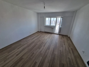 KM 5-garsoniera in bloc de apartamente - imagine 2