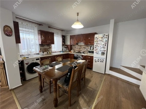 Casa cu 4 camere 2 bai si curte proprie in zona Arhitectilor - imagine 7