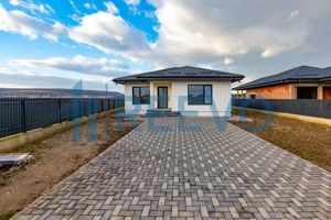 Casă/Vilă nouă de vânzare în Lilieci, Bacău