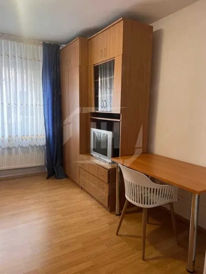 Garsoniera, etaj intermediar, Marasti