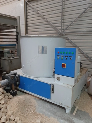 Presa pentru brichete rumegus