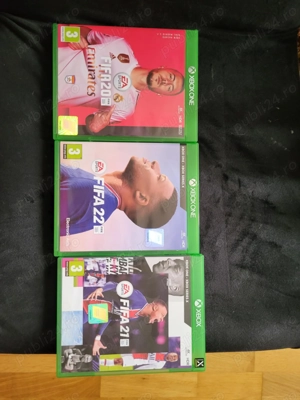 Xbox One S - 1 Tb, 2 joystick-uri plus jocurile Fifa din imagini pe CD