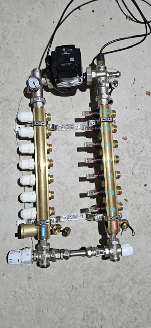 Vand distribuitor pt incalzire in pardoseala si pompa   de recirculare 