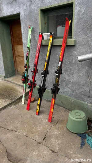 Vând schiuri 