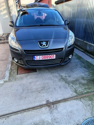 Vând Peugeot 5 008 schimb 