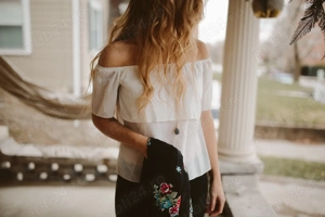 Caut fata  pt.hostess-protocol, 2 ore dupa program, bani multi. Bucuresti - imagine 3